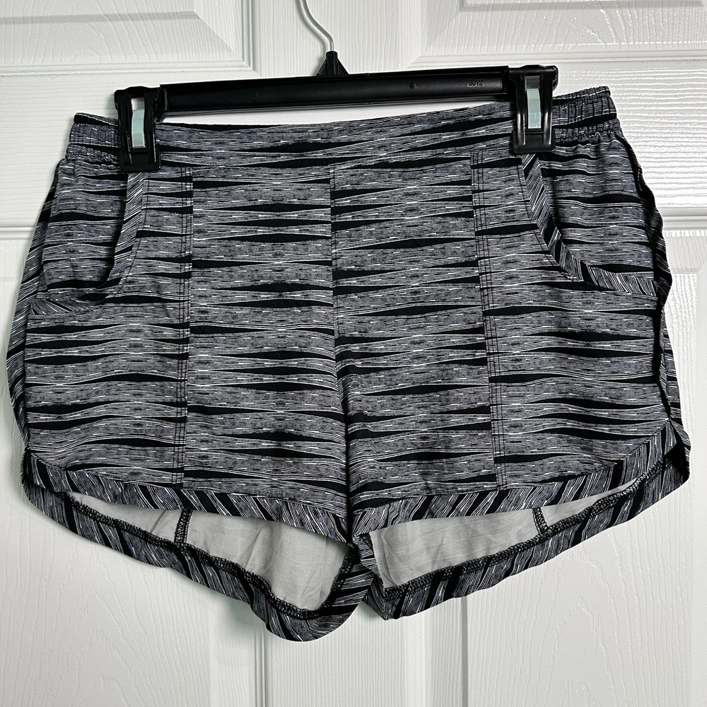 Athleta Ariel Stellar Shorts Women's Running Athletic Gym Size Small Black Gray